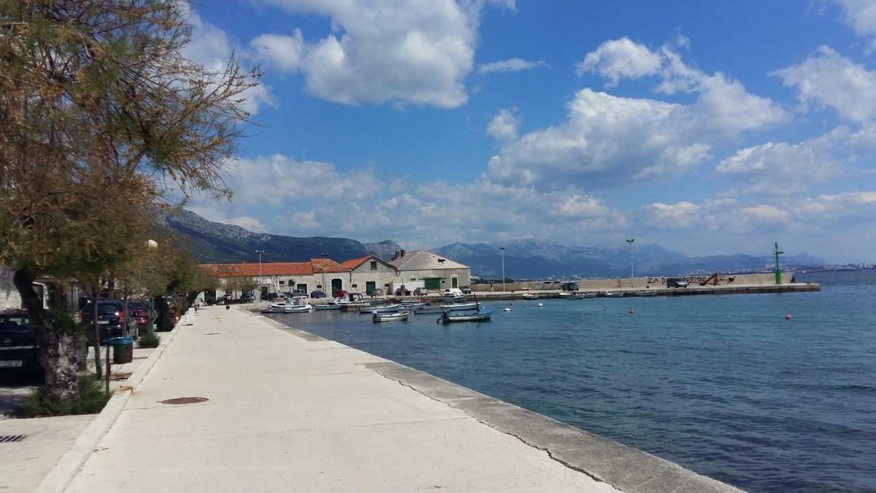 Studio Apartment Lola Kastela Bagian luar foto